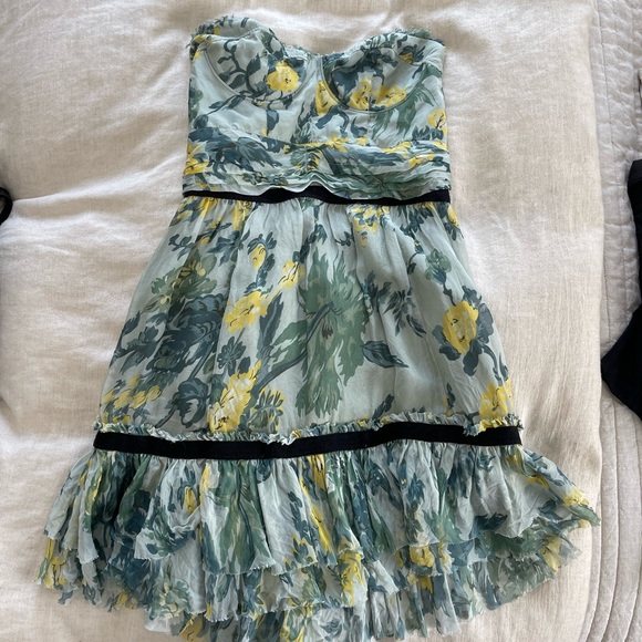 Elizabeth and James Floral Dress - Picture 5 of 6